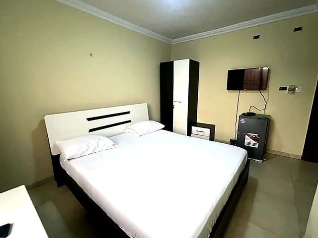 Chambre propre et prête de l’Hôtel Sainte-Marthe, à Kinshasa.